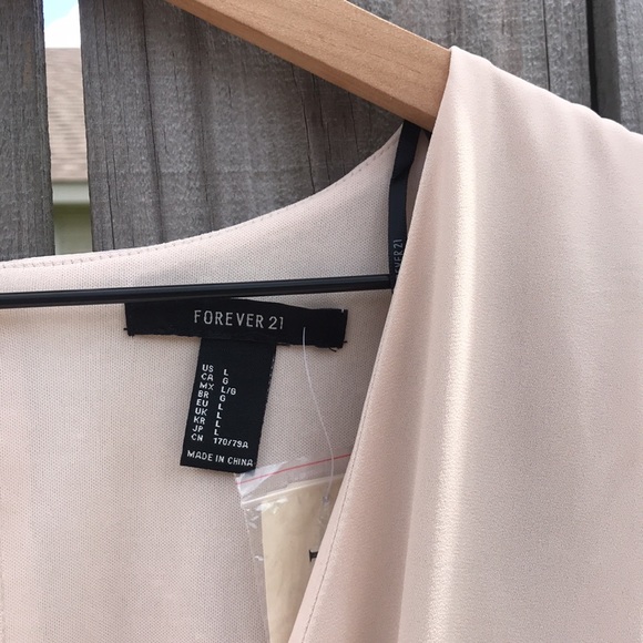 NWT - Forever 21 - Peach Elegant Shorts Romper with Long Sleeves - Size Large - Picture 2 of 8